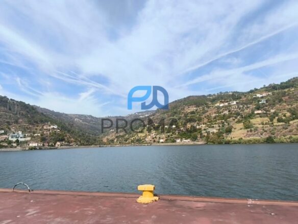 Hotel Of 755 M² With Douro River Marina In Caldas De Aregos