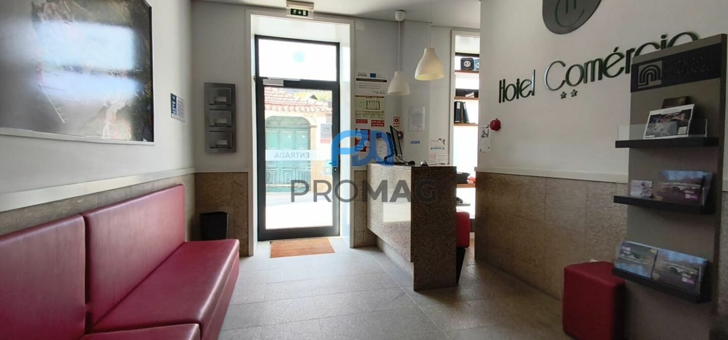 Hotel Of 755 M² With Douro River Marina In Caldas De Aregos