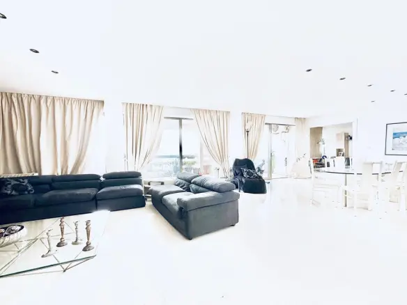 3-bedroom Flat In Palaio Faliro, Greece (165 M²)
