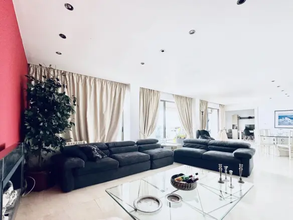 3-bedroom Flat In Palaio Faliro, Greece (165 M²)