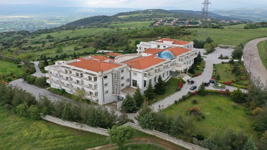 Hotel Of 4390 M² In The Suburbs Of Thessaloniki