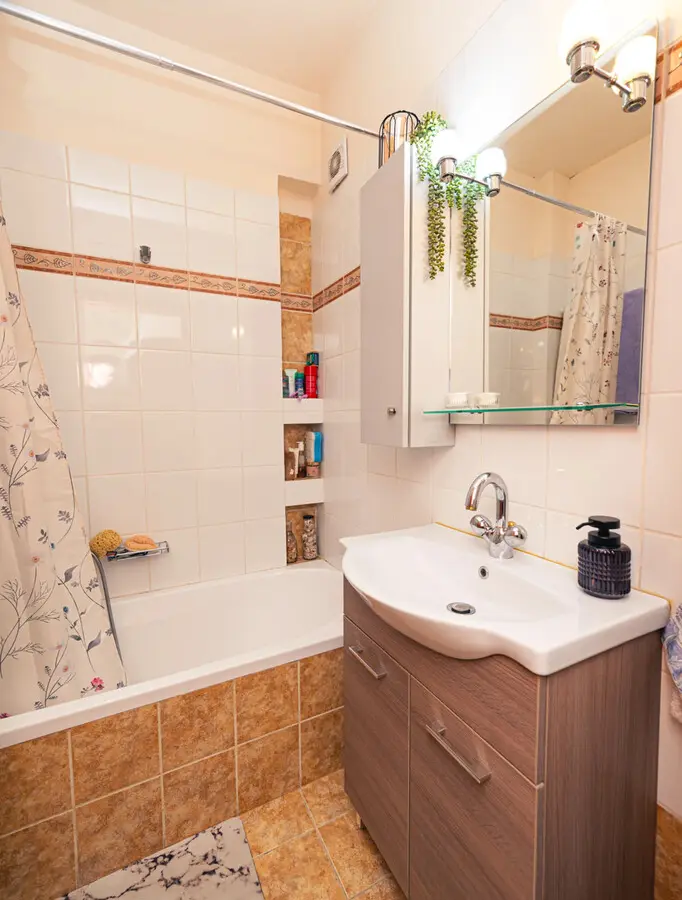 2-bedroom Flat In Ano Patisia, Greece (71 M²)