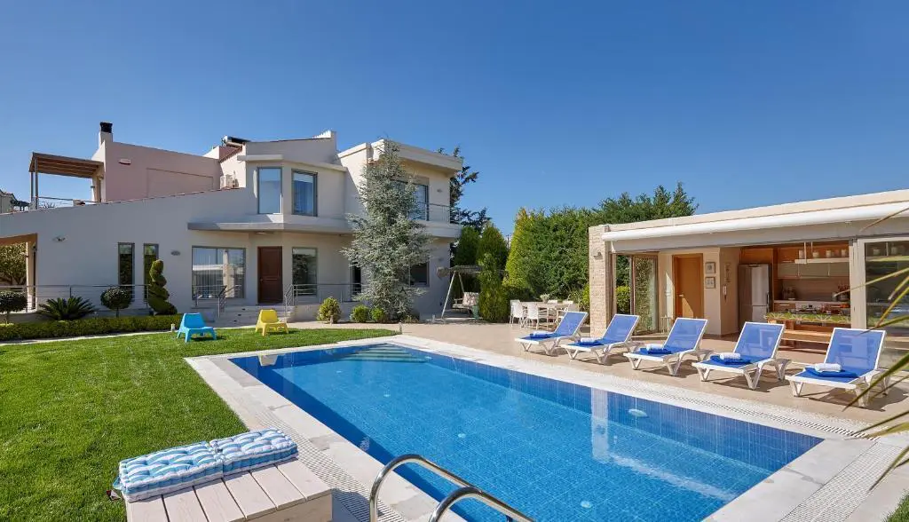 4-bedroom Villa In Heraclion Cretes, Greece (300 M²)