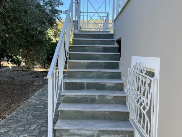 3-bedroom Maisonette In Saronikos, Greece (114 M²)