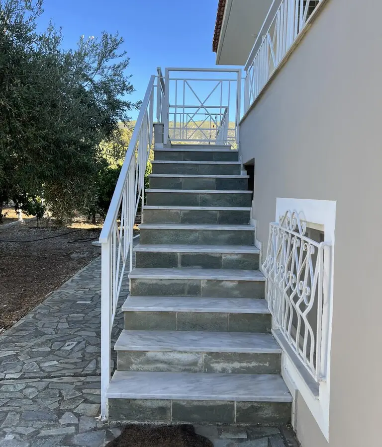 3-bedroom Maisonette In Saronikos, Greece (114 M²)