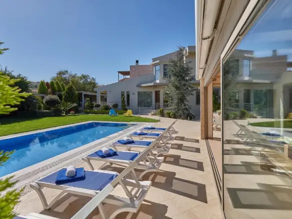 4-bedroom Villa In Heraclion Cretes, Greece (300 M²)