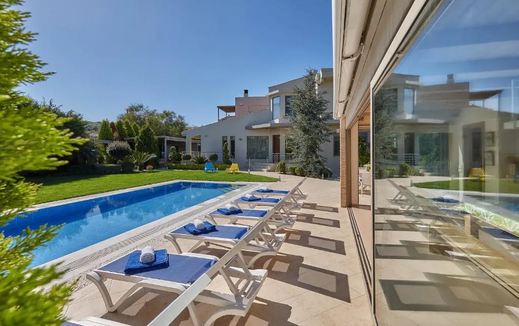 4-bedroom Villa In Heraclion Cretes, Greece (300 M²)