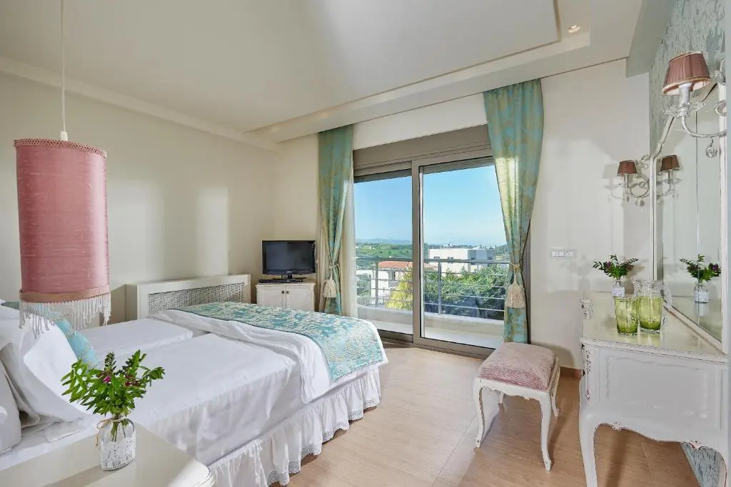 4-bedroom Villa In Heraclion Cretes, Greece (300 M²)