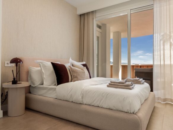Beautifully Renovated Apartment In Jardines De AndalucÍa With Panoramic La Concha Views.