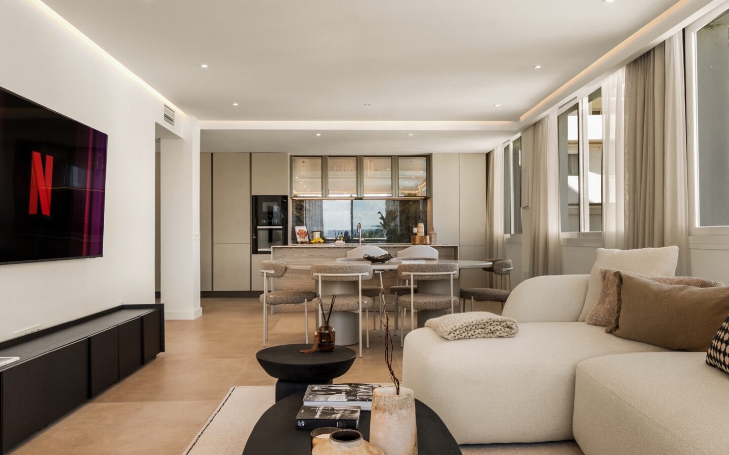 Beautifully Renovated Apartment In Jardines De AndalucÍa With Panoramic La Concha Views.