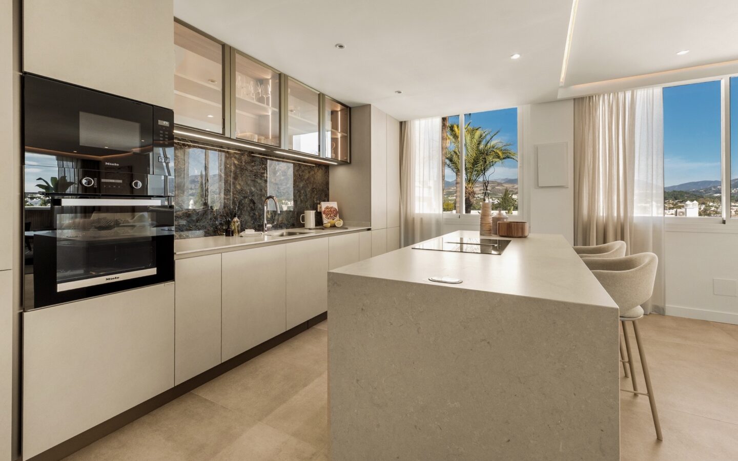 Beautifully Renovated Apartment In Jardines De AndalucÍa With Panoramic La Concha Views.