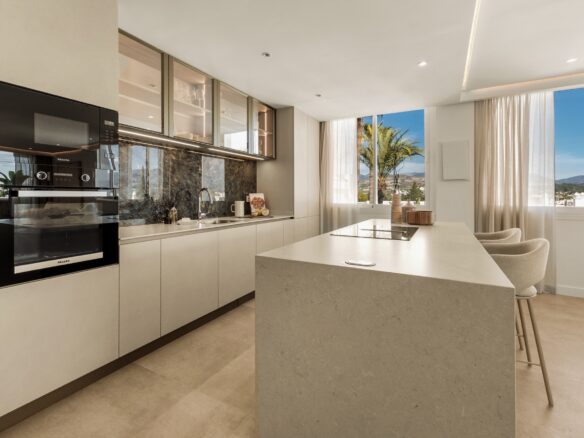 Beautifully Renovated Apartment In Jardines De AndalucÍa With Panoramic La Concha Views.