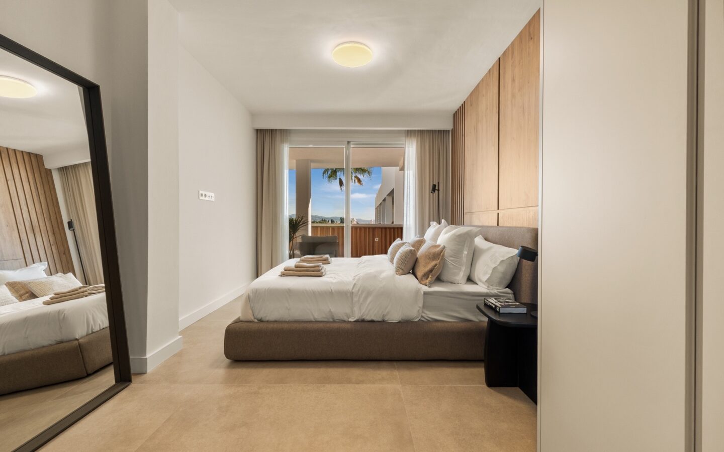 Beautifully Renovated Apartment In Jardines De AndalucÍa With Panoramic La Concha Views.
