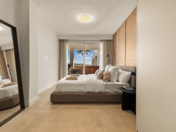 Beautifully Renovated Apartment In Jardines De AndalucÍa With Panoramic La Concha Views.