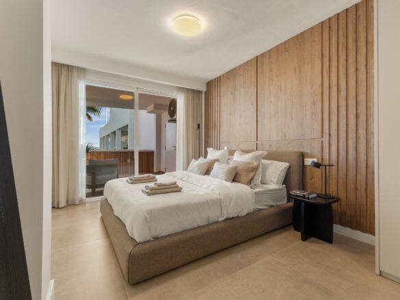 Beautifully Renovated Apartment In Jardines De AndalucÍa With Panoramic La Concha Views.