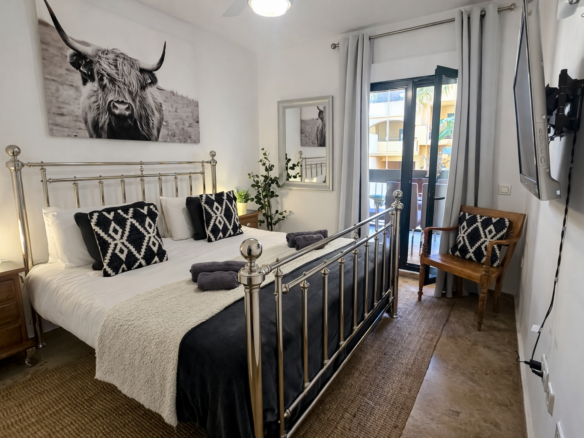 Los Almendros, San Pedro 3 Bedrooms Recently Renovated Apartment.