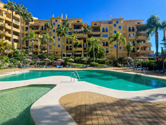 Los Almendros, San Pedro 3 Bedrooms Recently Renovated Apartment.