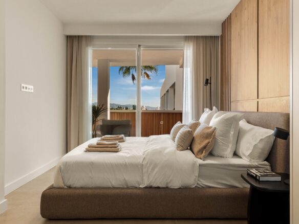 Beautifully Renovated Apartment In Jardines De AndalucÍa With Panoramic La Concha Views.