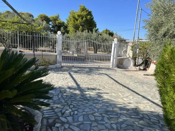 3-bedroom Maisonette In Saronikos, Greece (114 M²)