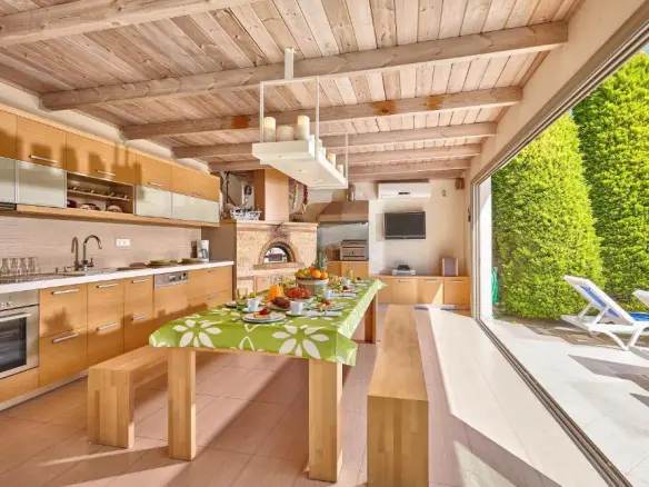 4-bedroom Villa In Heraclion Cretes, Greece (300 M²)