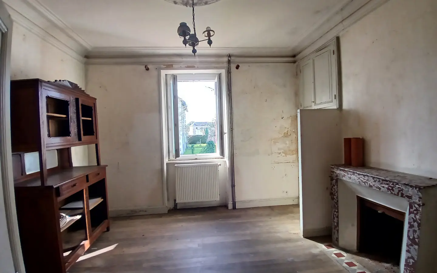 6-bedroom Maison De Maitre In Chalais, France (218 M²)