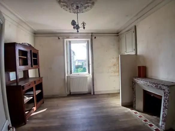 6-bedroom Maison De Maitre In Chalais, France (218 M²)