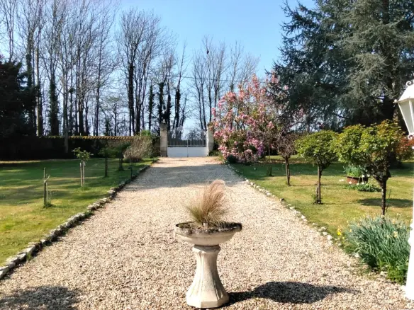 6-bedroom Country House In Condac, France (242 M²)