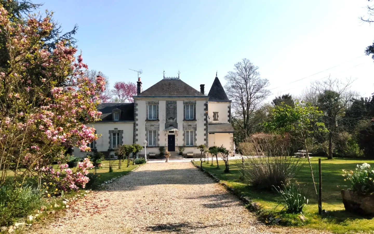 6-bedroom Country House In Condac, France (242 M²)
