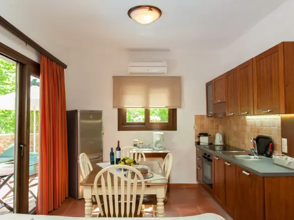 4-bedroom Villa In Innachori, Greece (160 M²)