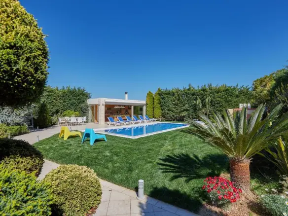4-bedroom Villa In Heraclion Cretes, Greece (300 M²)