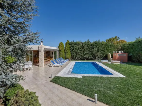 4-bedroom Villa In Heraclion Cretes, Greece (300 M²)