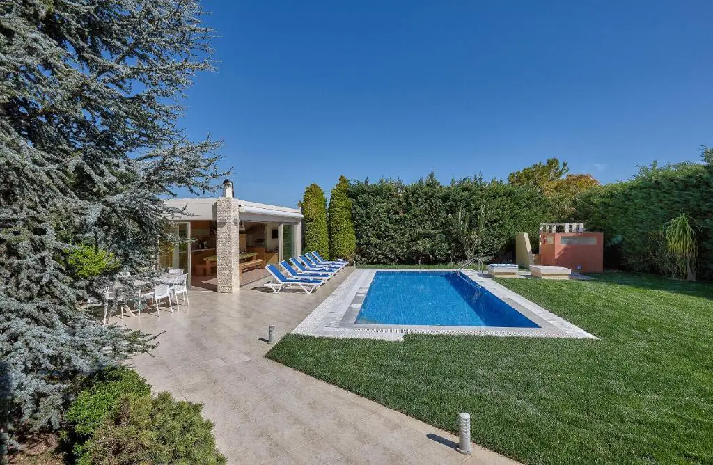 4-bedroom Villa In Heraclion Cretes, Greece (300 M²)