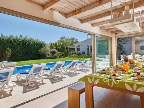 4-bedroom Villa In Heraclion Cretes, Greece (300 M²)