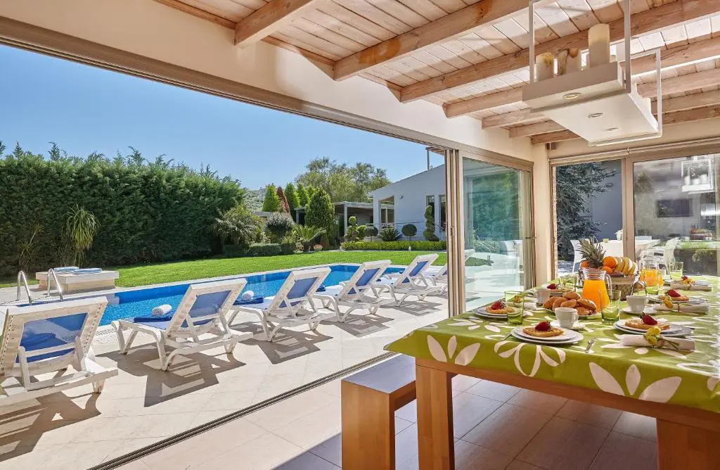 4-bedroom Villa In Heraclion Cretes, Greece (300 M²)