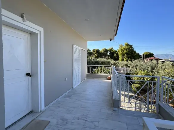 3-bedroom Maisonette In Saronikos, Greece (114 M²)