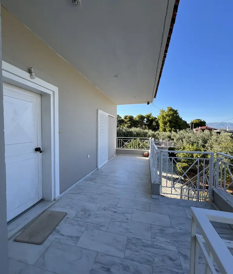 3-bedroom Maisonette In Saronikos, Greece (114 M²)