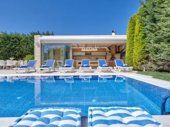 4-bedroom Villa In Heraclion Cretes, Greece (300 M²)