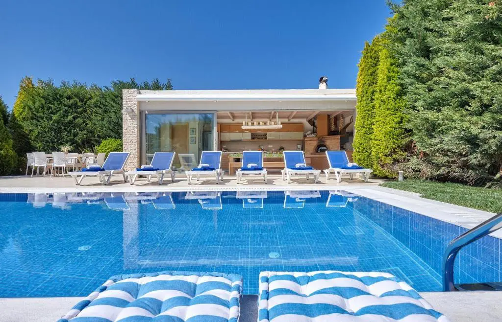 4-bedroom Villa In Heraclion Cretes, Greece (300 M²)