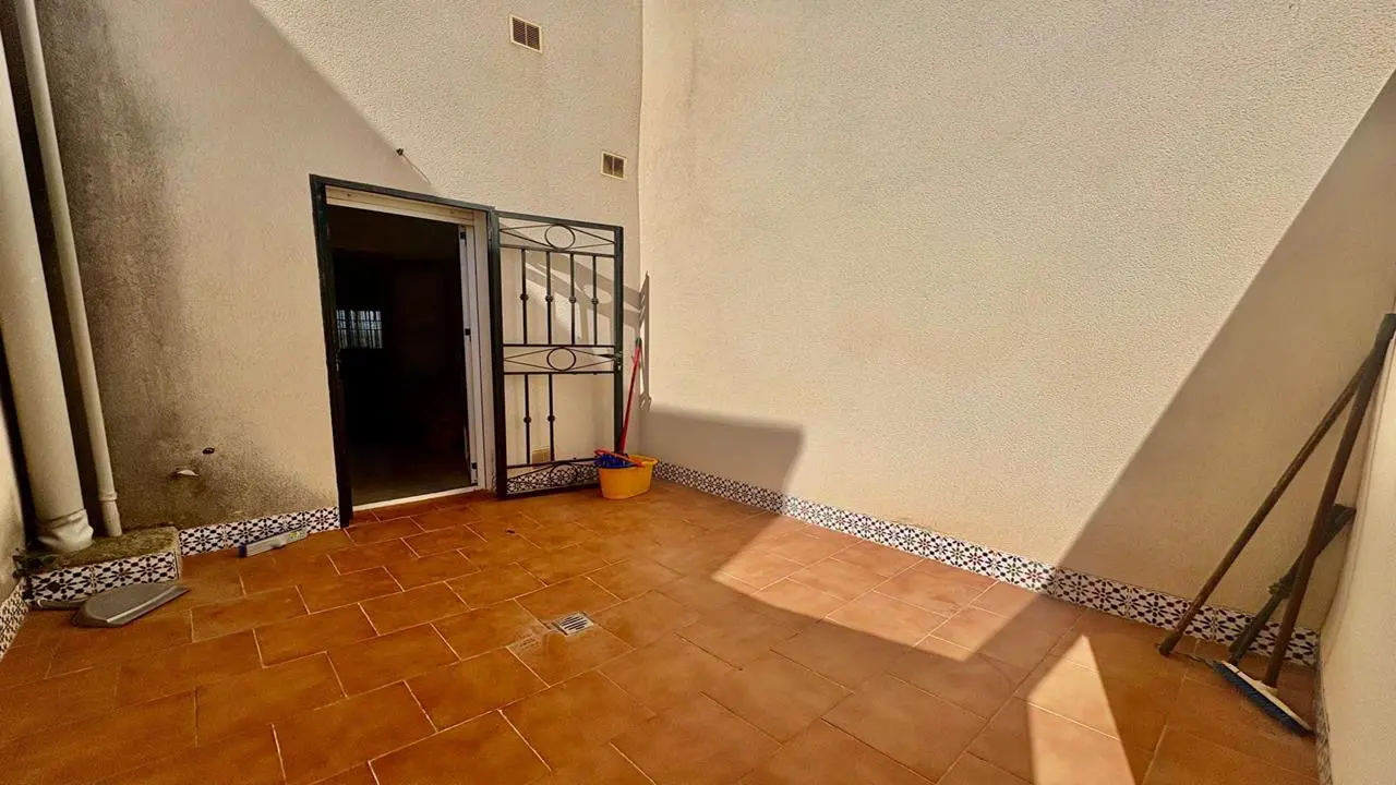 Apartment Of 80 M² In Torrevieja, Spain