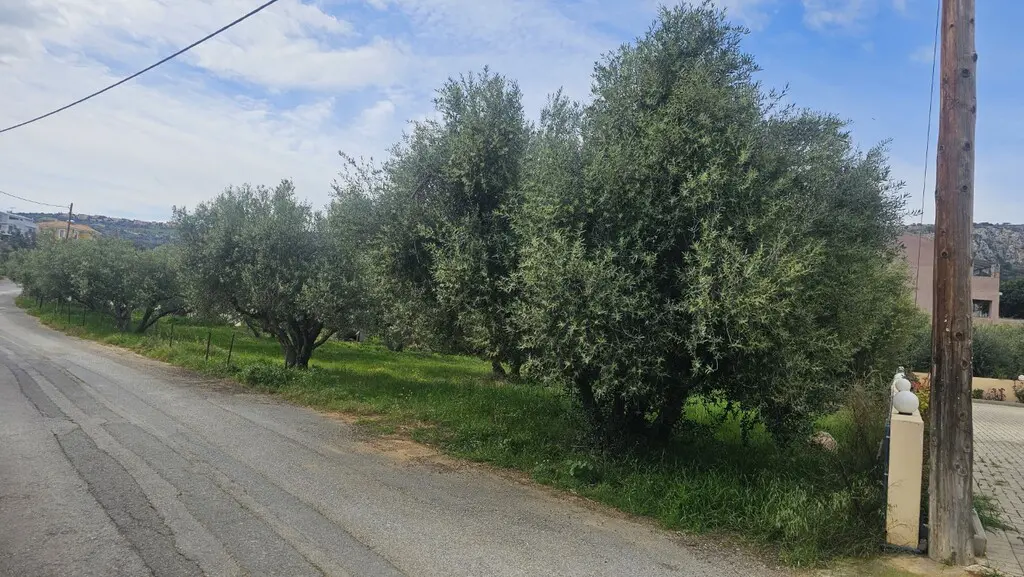 Land Of 724 M² In Crete