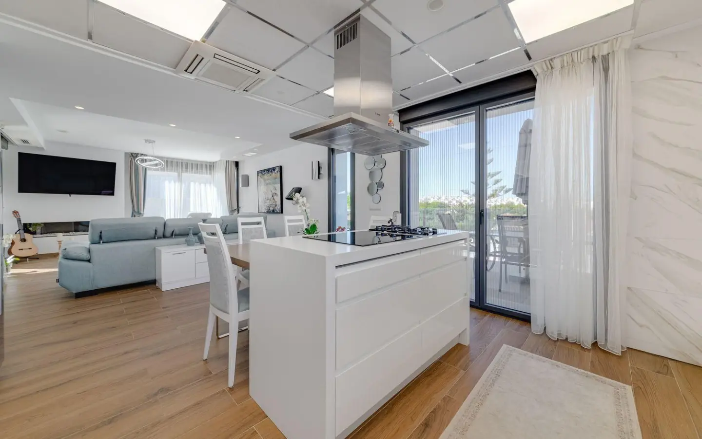 3-bedroom Villa In Torrevieja, Spain (461 M²)