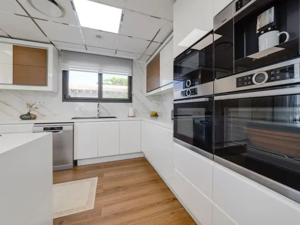 3-bedroom Villa In Torrevieja, Spain (461 M²)