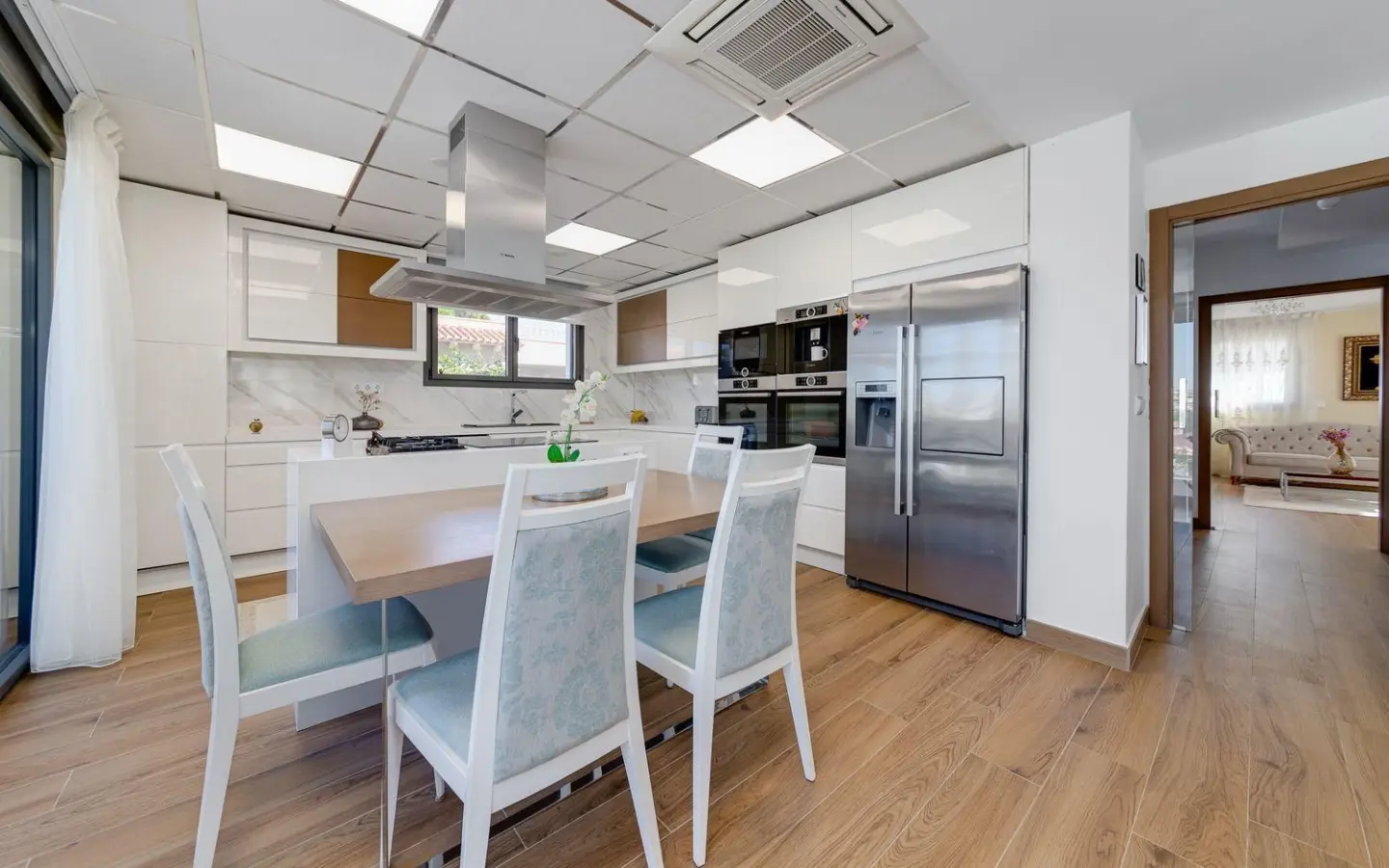 3-bedroom Villa In Torrevieja, Spain (461 M²)