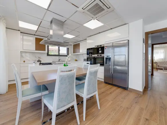 3-bedroom Villa In Torrevieja, Spain (461 M²)
