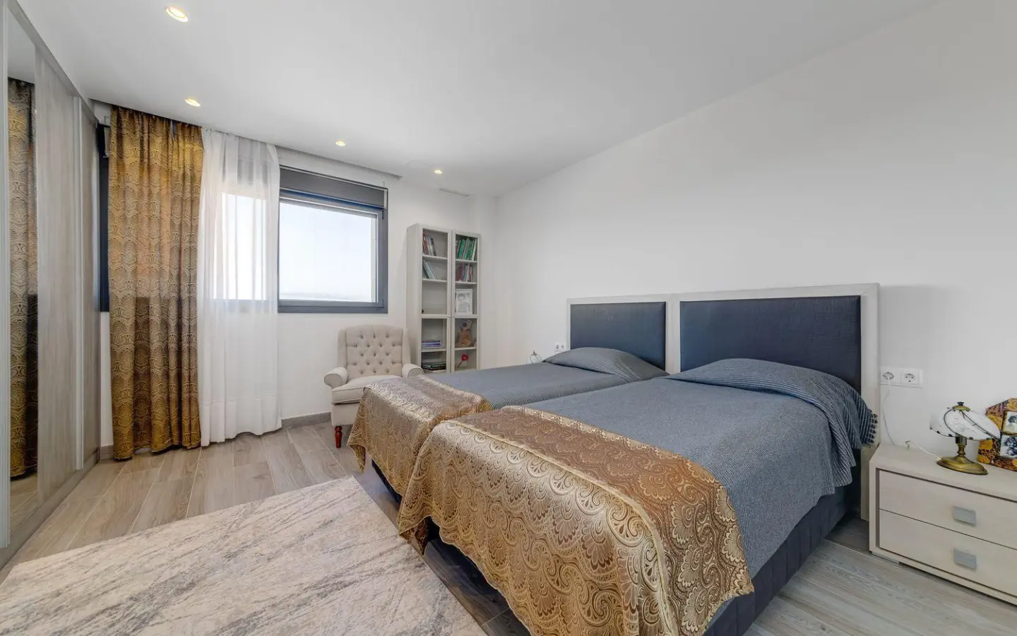 3-bedroom Villa In Torrevieja, Spain (461 M²)