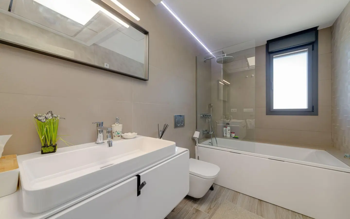 3-bedroom Villa In Torrevieja, Spain (461 M²)