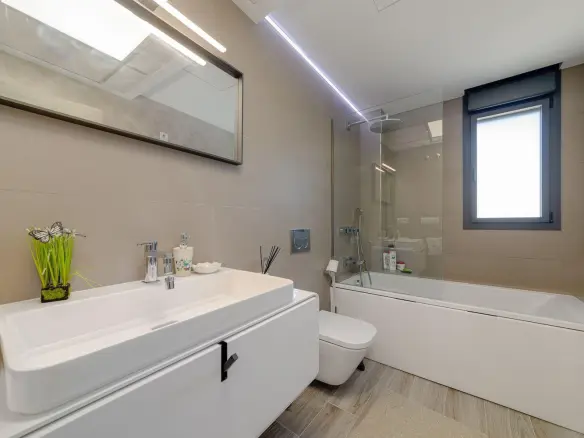 3-bedroom Villa In Torrevieja, Spain (461 M²)