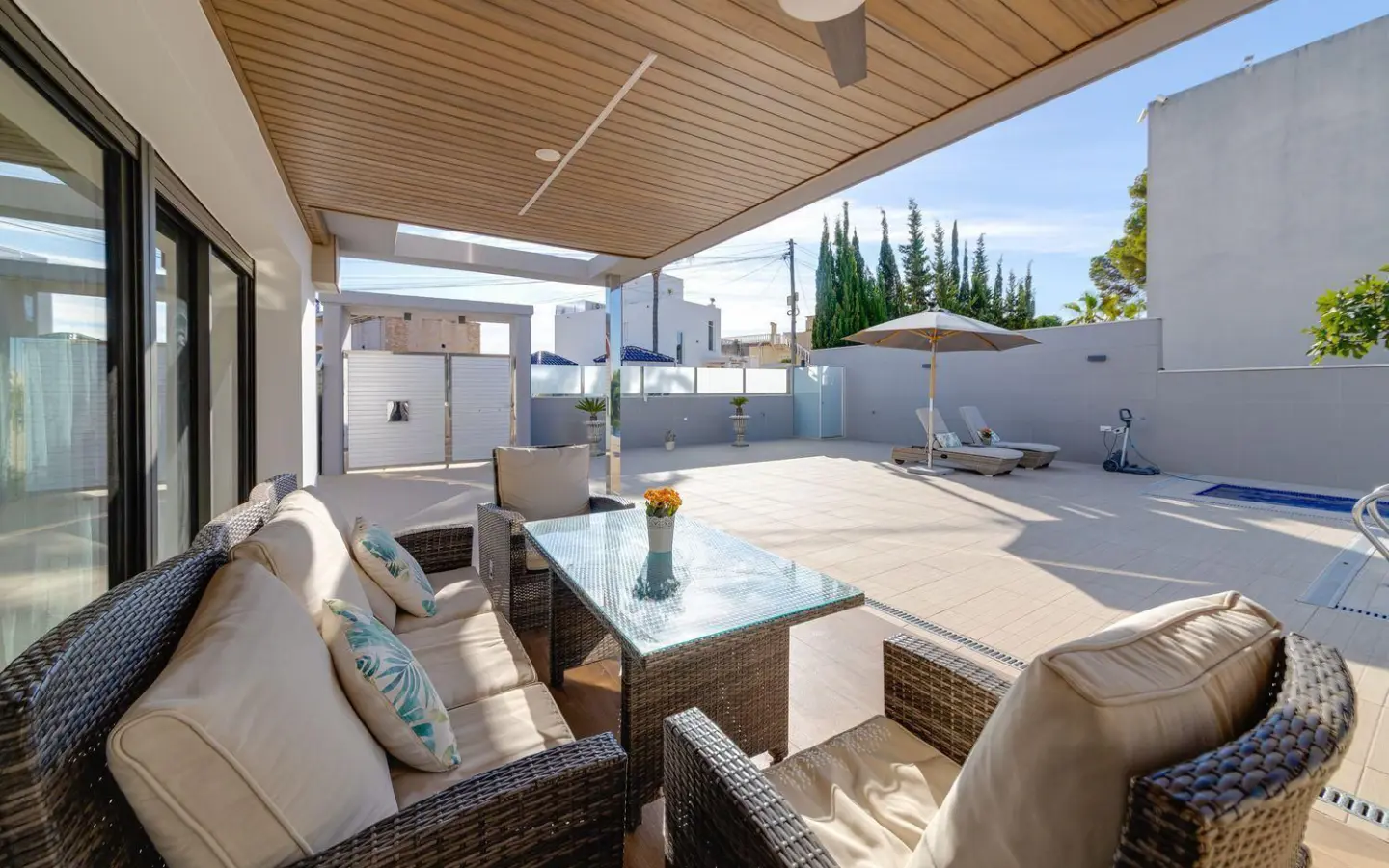 3-bedroom Villa In Torrevieja, Spain (461 M²)