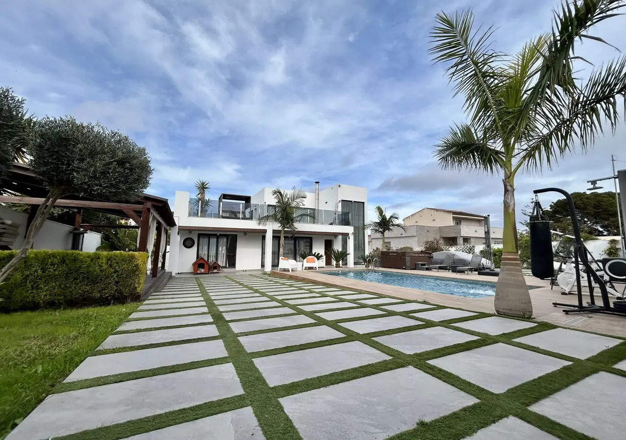 Villa Of 241 M² In Torrevieja, Spain