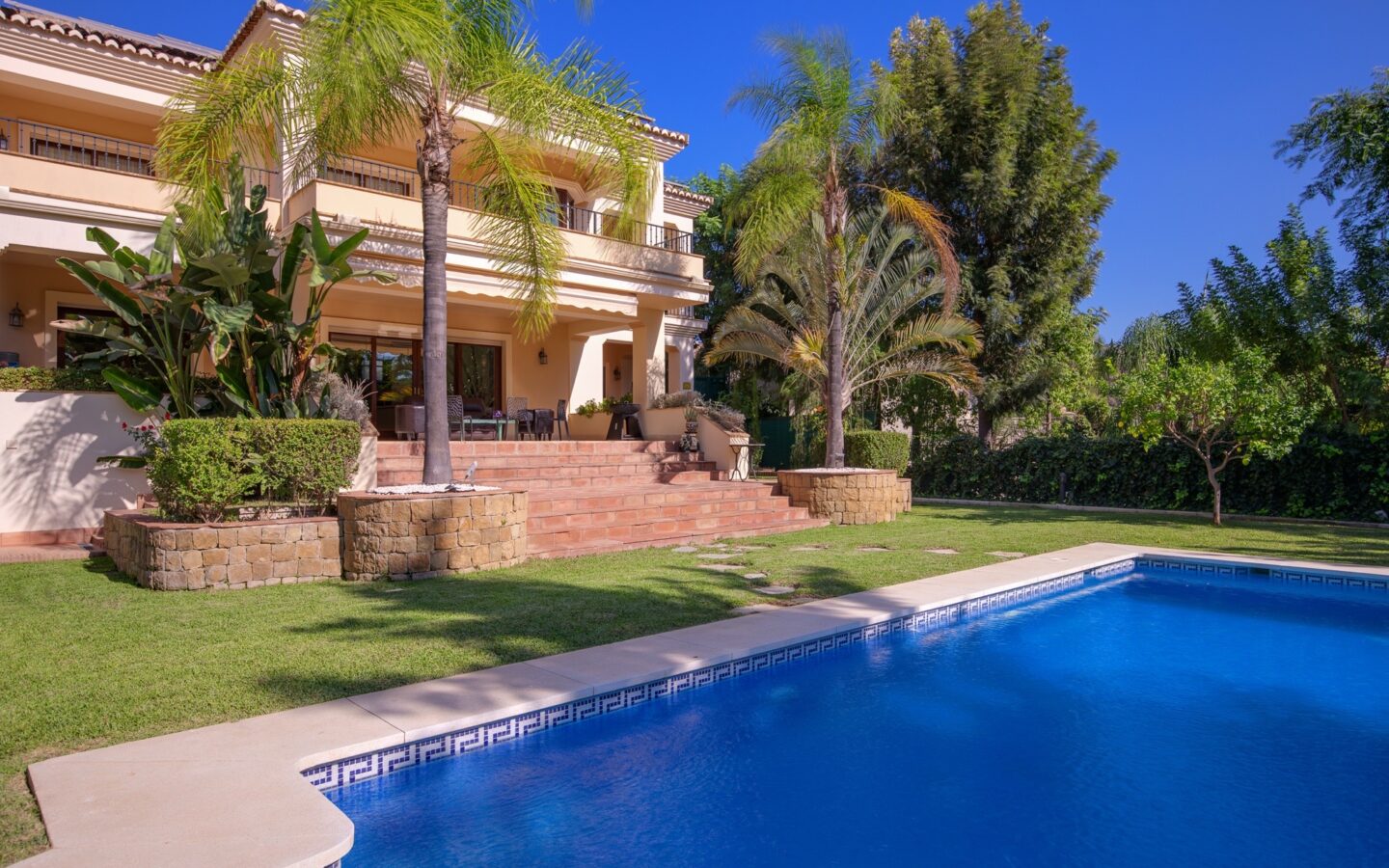 Beautiful 6 Bedrooms Family Villa In Los Arqueros, BenahavÍs.